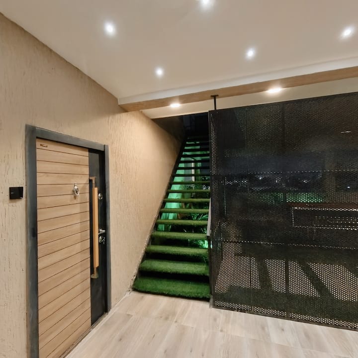 Modern Luxury Studio@ Osu + Free Airport Pickup