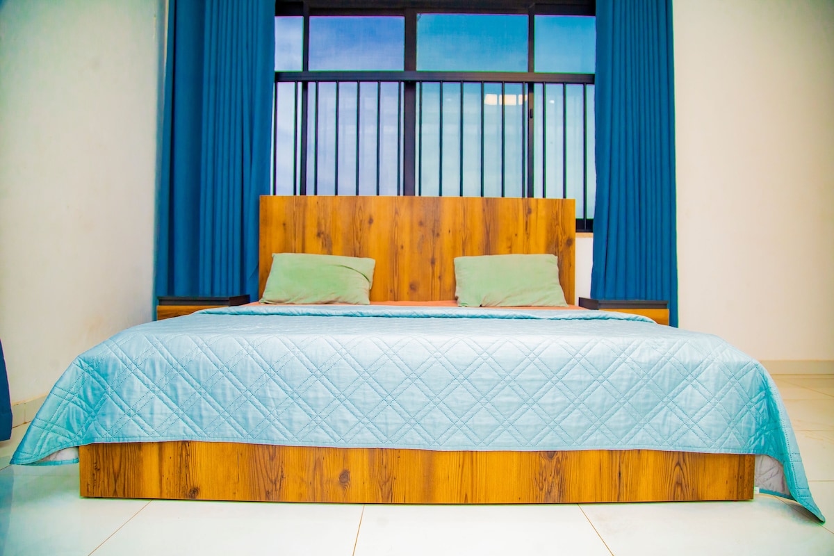 Ultramodern Executive Aprt TEMA