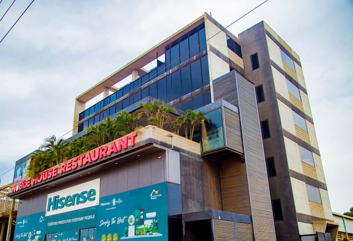 Ultramodern Executive Aprt TEMA