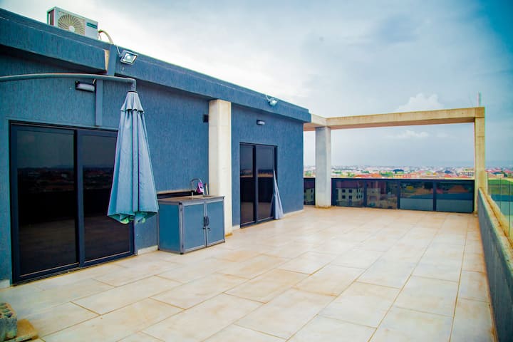 Ultramodern Executive Aprt TEMA