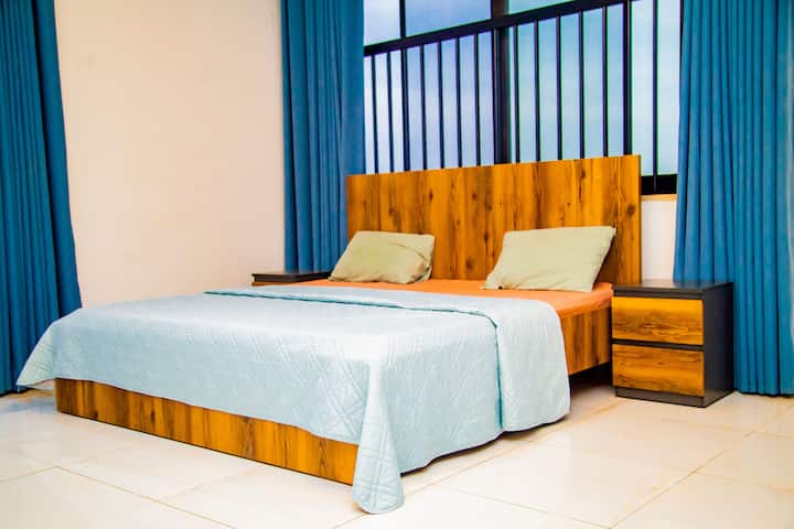 Ultramodern Executive Aprt TEMA