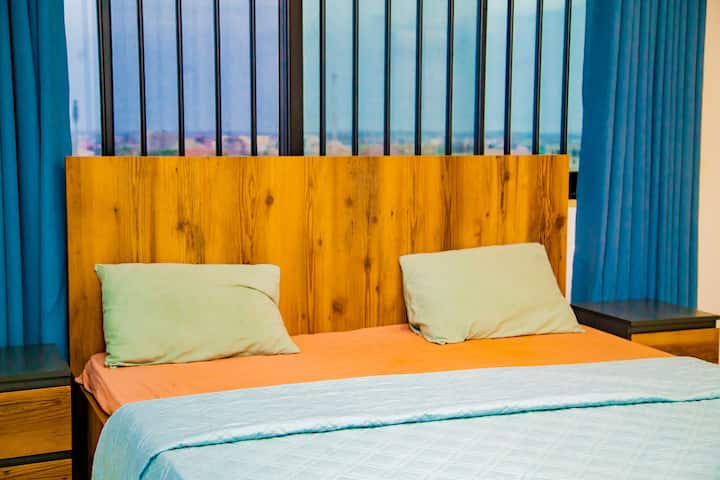 Ultramodern Executive Aprt TEMA