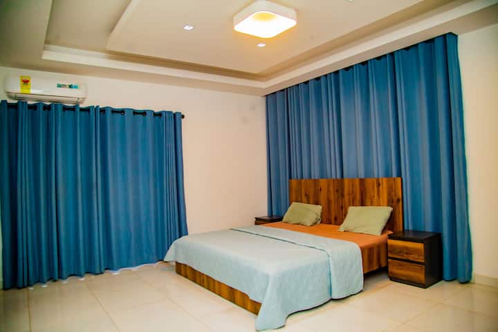 Ultramodern Executive Aprt TEMA