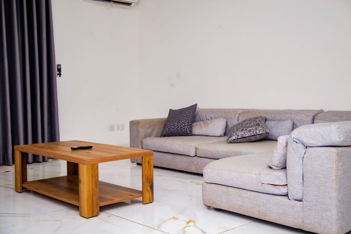 Ultramodern Executive Aprt TEMA