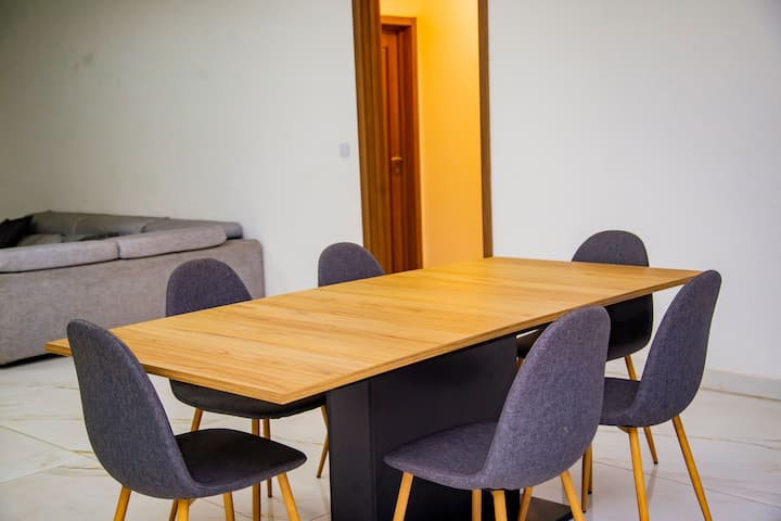 Ultramodern Executive Aprt TEMA