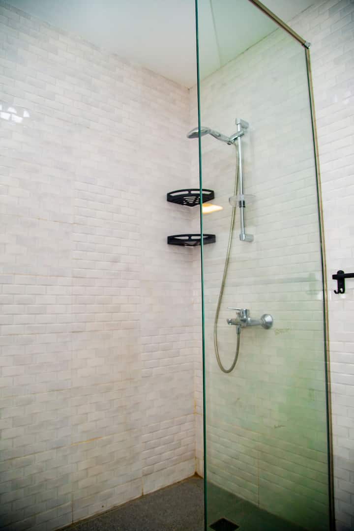 Ultramodern Executive Aprt TEMA